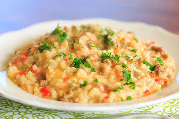 Sausage, Pepper & Mushroom Risotto - A hearty meal that needs only Italian bread and a big salad as an accompaniment! | https://apex-male.info/italian-sausage-red-pepper-and-mushroom-risotto/