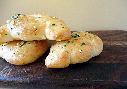 3 garlic knots.