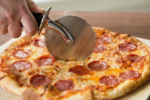 Thin Crust Pizza by @browneyedbaker :: www.browneyedbaker.com