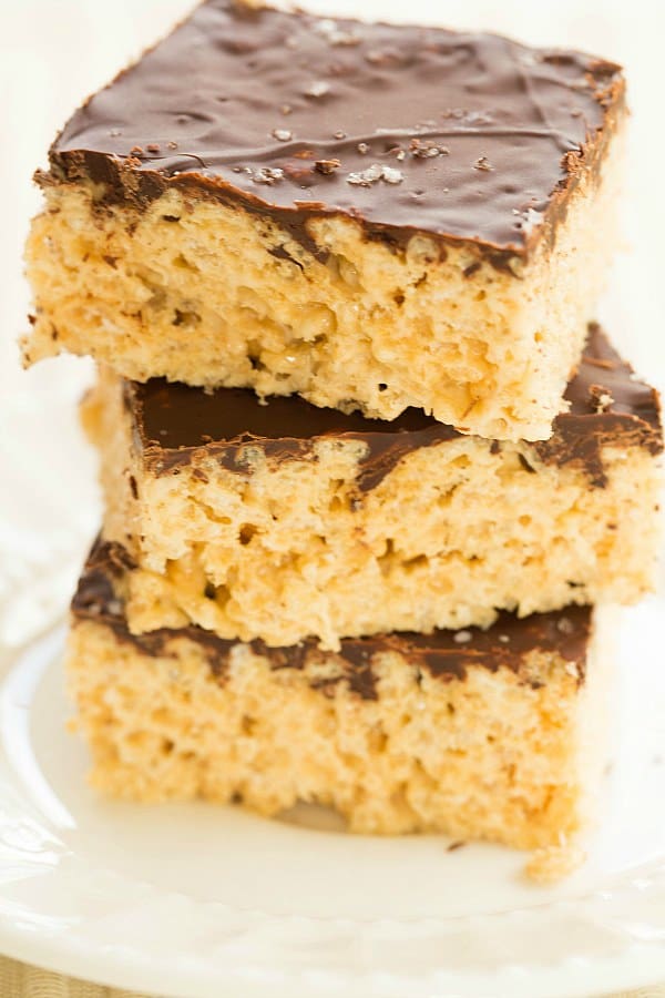 Salted Caramel Rice Krispies Treats with Dark Chocolate by @browneyedbaker :: www.browneyedbaker.com