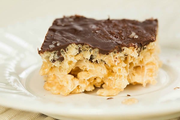 Salted Caramel Rice Krispies Treats with Dark Chocolate by @browneyedbaker :: www.browneyedbaker.com