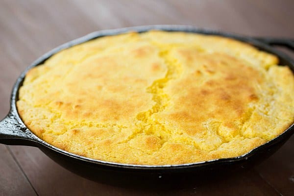 Skillet Cornbread Recipe by @browneyedbaker :: www.browneyedbaker.com