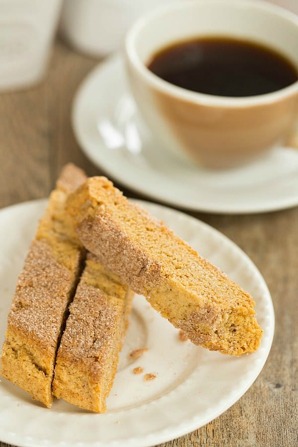 Snickerdoodle Biscotti by @browneyedbaker :: www.browneyedbaker.com