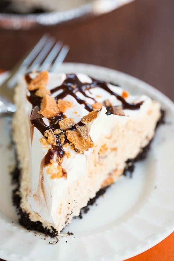 No-Bake Butterfinger Pie Recipe by @browneyedbaker :: www.browneyedbaker.com