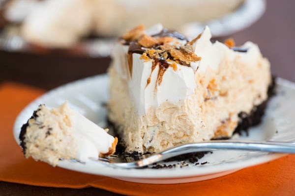 No-Bake Butterfinger Pie Recipe by @browneyedbaker :: www.browneyedbaker.com