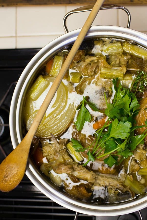 How to Make Turkey Stock by @browneyedbaker :: www.browneyedbaker.com