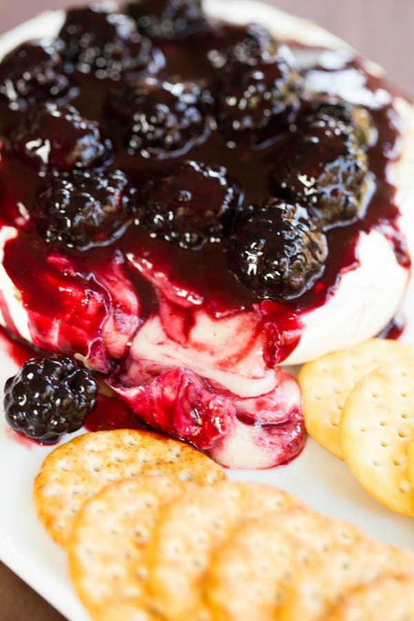 Baked Brie with Blackberry Compote by @browneyedbaker :: www.browneyedbaker.com