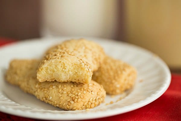 Italian Sesame Seed Cookies (Giugiuleni) by @browneyedbaker :: www.browneyedbaker.com