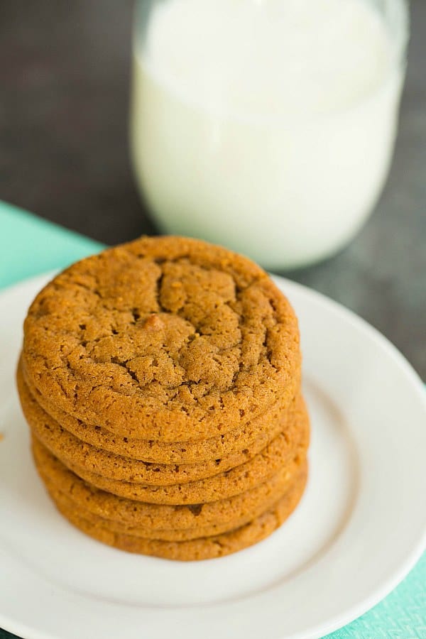 Soft and Chewy Gingersnap Cookies by @browneyedbaker :: www.browneyedbaker.com #recipe