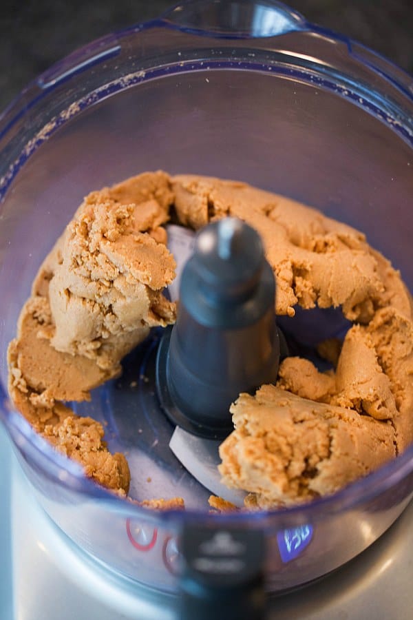 DIY: How to Make Homemade Peanut Butter - 1 ingredient and less than 10 minutes! | browneyedbaker.com