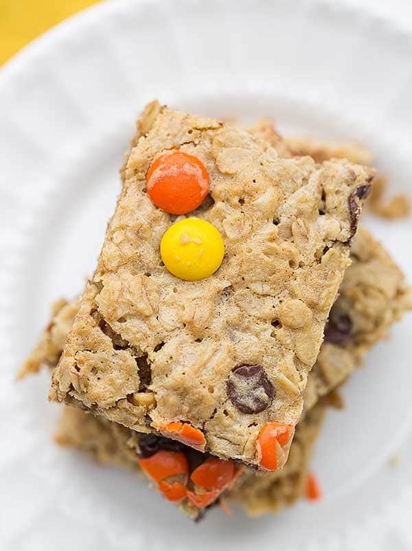 Flourless Peanut Butter-Chocolate Chip Oat Bars | browneyedbaker.com