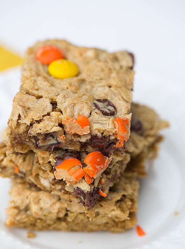 Flourless Peanut Butter-Chocolate Chip Oat Bars | browneyedbaker.com
