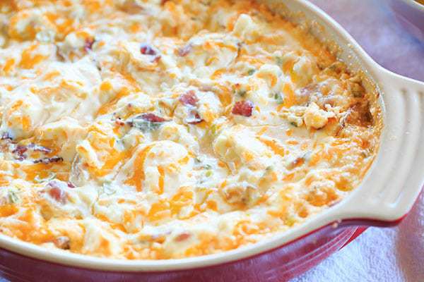 Warm and Cheesy Bacon Dip - A hot version of the popular Loaded Baked Potato Dip! | https://apex-male.info/warm-cheesy-bacon-dip/