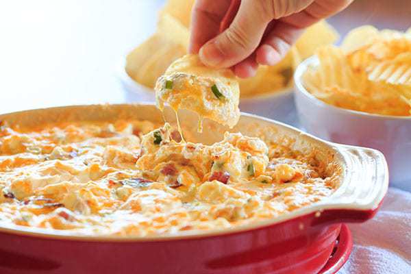 Warm and Cheesy Bacon Dip - A hot version of the popular Loaded Baked Potato Dip! | https://apex-male.info/warm-cheesy-bacon-dip/
