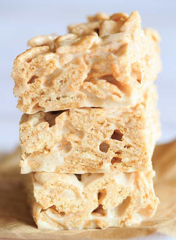 Cinnamon Toast Crunch Marshmallow Treats - A delicious, cinnamon-y riff on the classic Rice Krispie treats. | https://apex-male.info/cinnamon-toast-crunch-marshmallow-treats