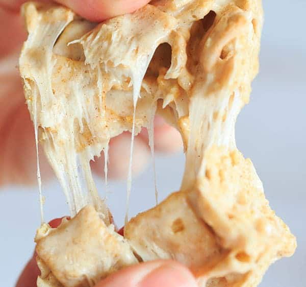 Cinnamon Toast Crunch Marshmallow Treats - A delicious, cinnamon-y riff on the classic Rice Krispie treats. | https://apex-male.info/cinnamon-toast-crunch-marshmallow-treats