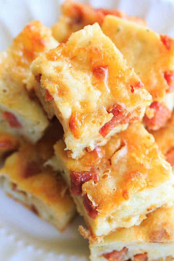 Easy Cheesy Pepperoni Bites - Perfect for holidays, parties and football-watching! | https://apex-male.info/pepperoni-bites/