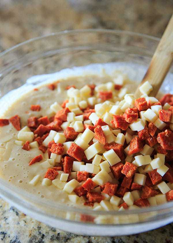 Easy Cheesy Pepperoni Bites - Perfect for holidays, parties and football-watching! | https://apex-male.info/pepperoni-bites/