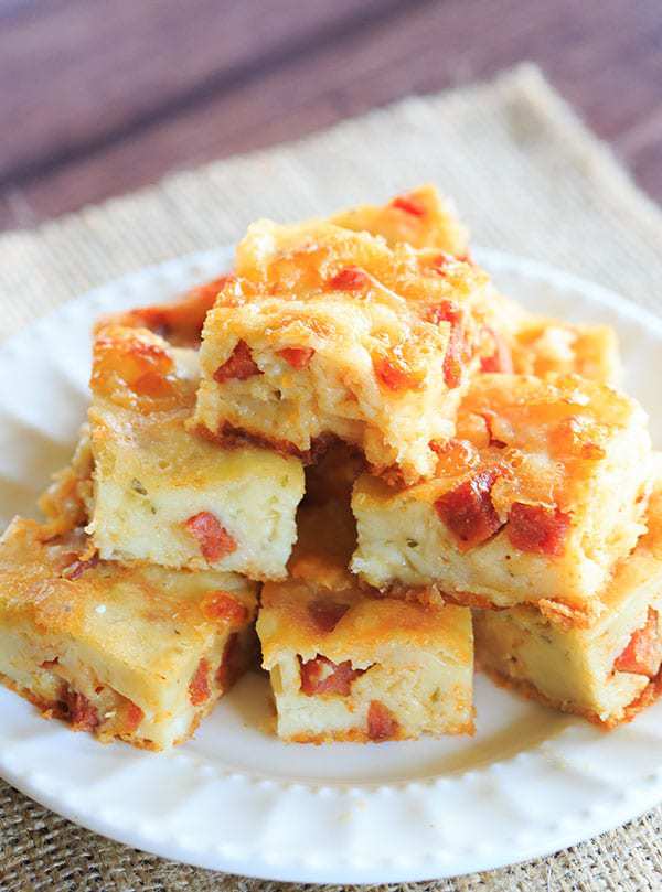 Easy Cheesy Pepperoni Bites - Perfect for holidays, parties and football-watching! | https://apex-male.info/pepperoni-bites/