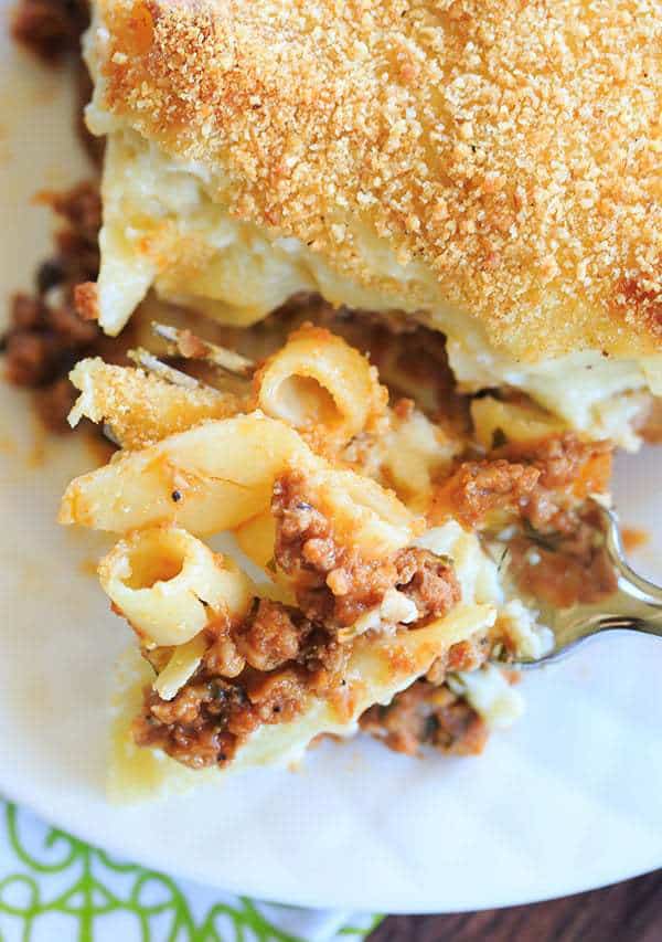 A classic pastitsio recipe - layers of ziti pasta with a beef and lamb sauce, bechamel and loads of cheese! | https://apex-male.info/pastitsio-recipe/