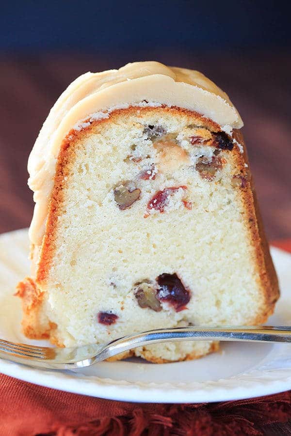 Cranberry-Pecan Pound Cake with Praline Frosting | https://apex-male.info/cranberry-pecan-pound-cake/