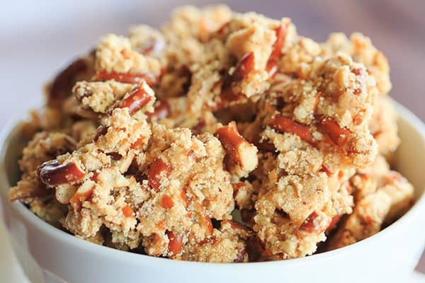 Malted Pretzel Crunch is quick, easy & the ultimate sweet/salty snack! Keep a batch on hand for the holidays, or package it up and give it away as gifts! | https://apex-male.info/malted-pretzel-crunch/