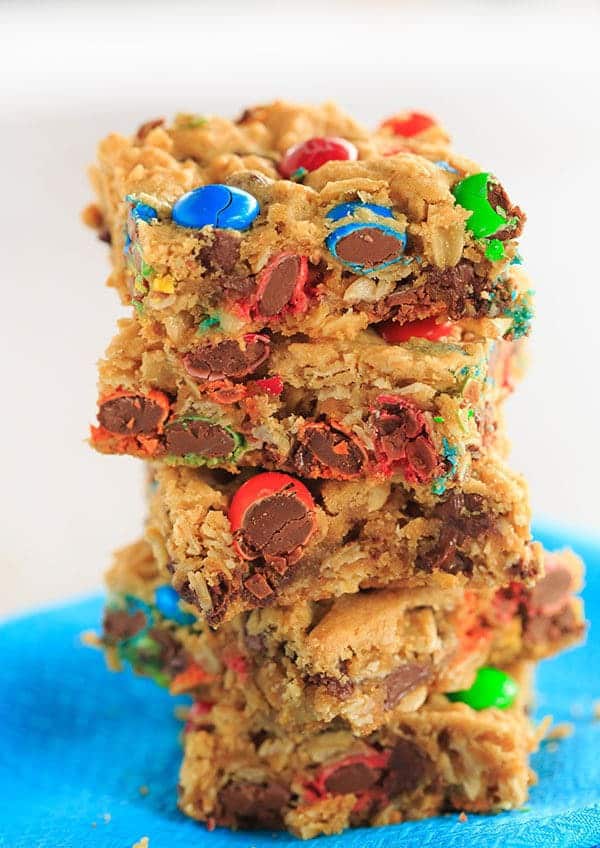 Monster Cookie Bars - Peanut butter dough is loaded with oats, chocolate chips and M&M's. | https://apex-male.info/monster-cookie-bars/