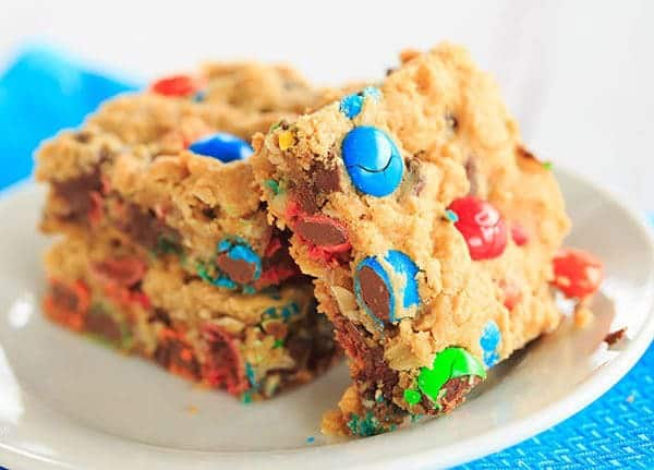 Monster Cookie Bars - Peanut butter dough is loaded with oats, chocolate chips and M&M's. | https://apex-male.info/monster-cookie-bars/
