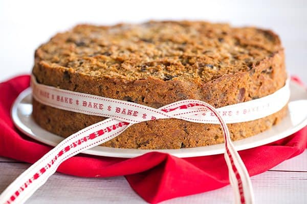 Christmas Cake - A wonderfully dense and moist fruit cake loaded with rum-soaked fruit! | https://apex-male.info/christmas-cake/