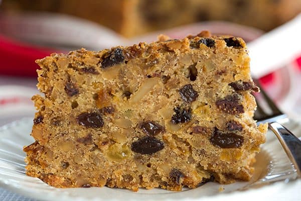Christmas Cake - A wonderfully dense and moist fruit cake loaded with rum-soaked fruit! | https://apex-male.info/christmas-cake/