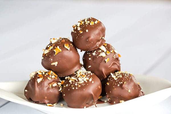 Nutella-Pretzel Truffles - Super easy and the perfect sweet/salty combination! | https://apex-male.info/nutella-pretzel-truffles/