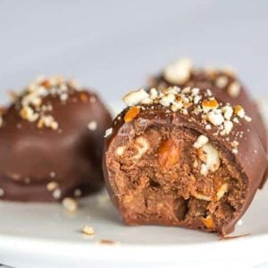 Nutella-Pretzel Truffles - Super easy and the perfect sweet/salty combination! | https://apex-male.info/nutella-pretzel-truffles/