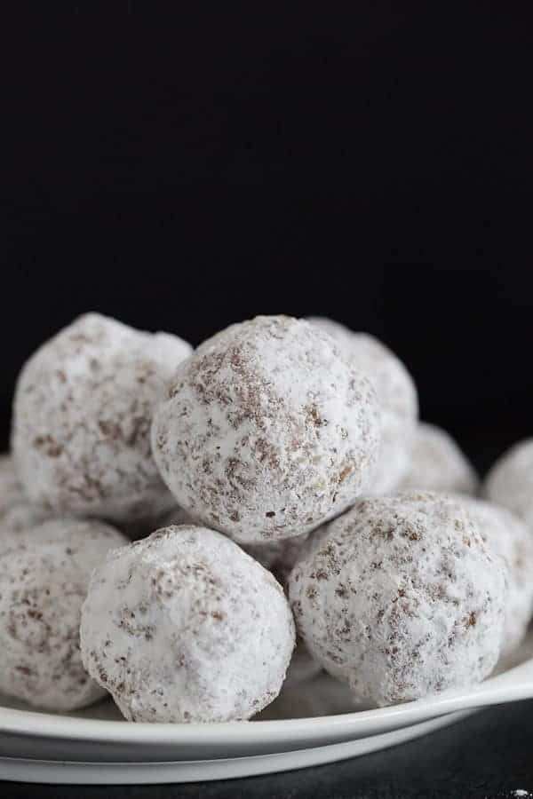 These No-Bake Snowball Cookies are gluten-free and a great Paleo dessert! | browneyedbaker.com