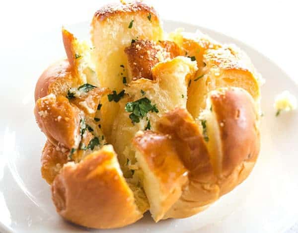 These Easy Pull-Apart Garlic Rolls are quick, a perfect way to use up leftover dinner rolls, and are a fabulous alternative to traditional garlic bread.