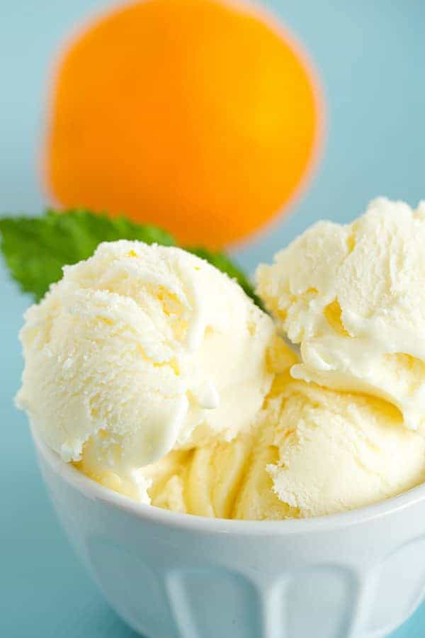 Orange Frozen Yogurt - SO easy, tastes just like an orange creamsicle and a great alternative to ice cream. What are you waiting for?!