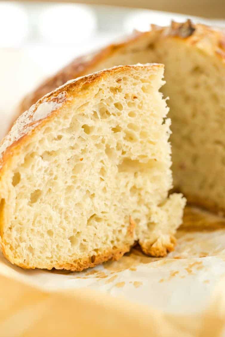 No Knead Bread - This classic recipe from Jim Lahey is easy, requires minimal handling, and is a great recipe for beginner bread bakers. 