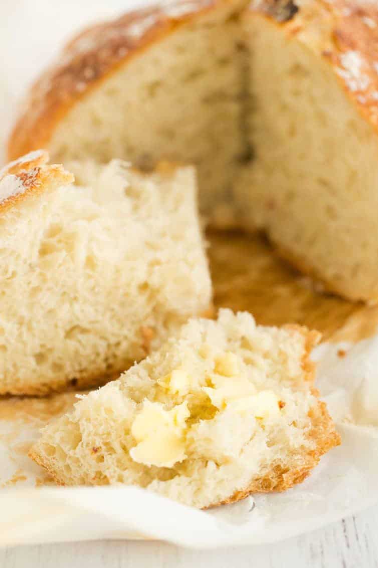 No Knead Bread - This classic recipe from Jim Lahey is easy, requires minimal handling, and is a great recipe for beginner bread bakers. 