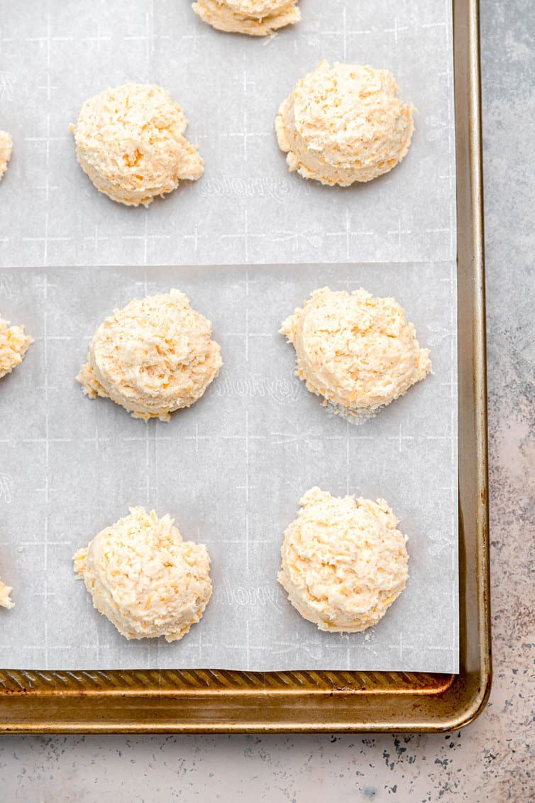 Red Lobster biscuits on baking sheet before baking.