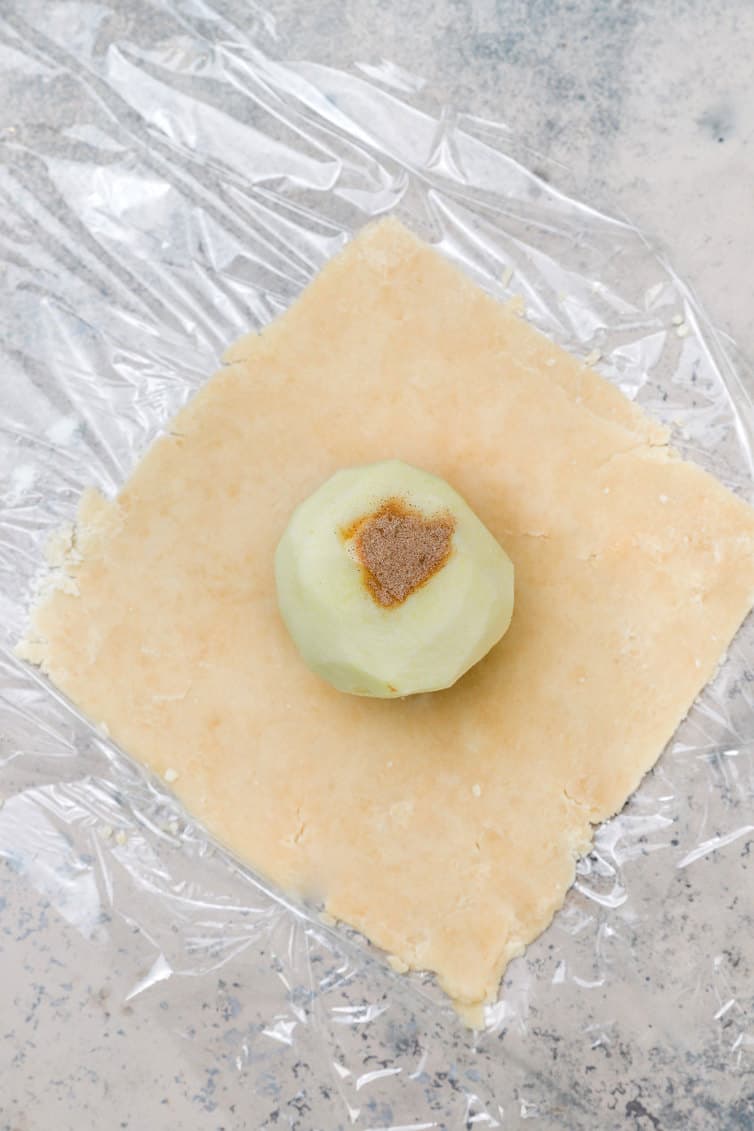 Apple stuffed with cinnamon-sugar on a square of pastry.